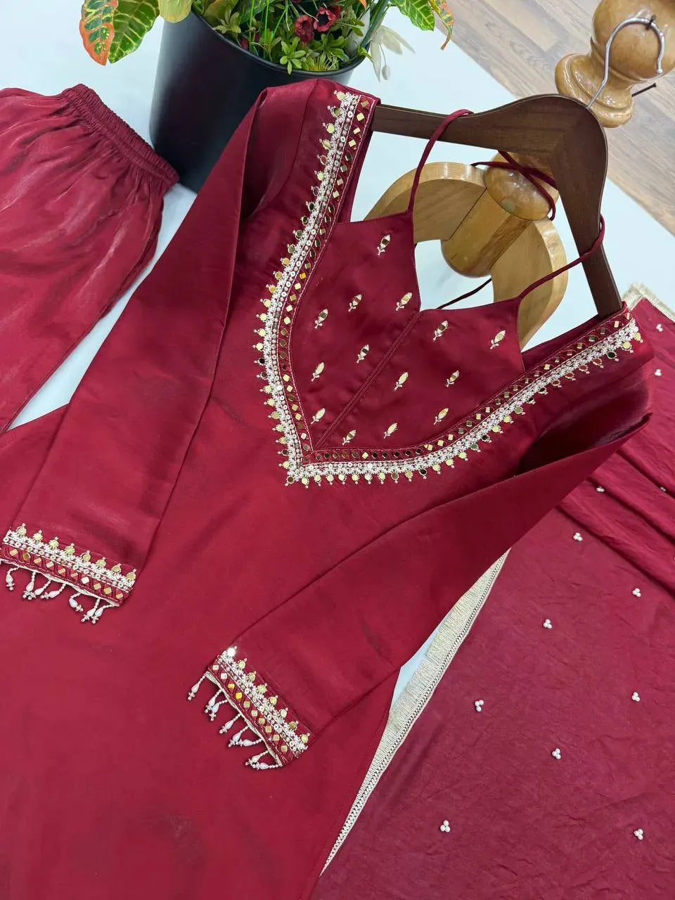 maroon roman glass set